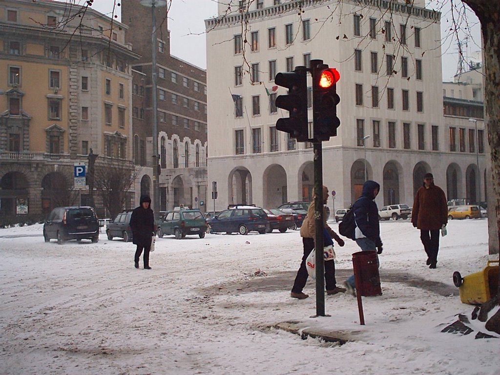 Piazza Oberdan - nevicata 2003 - TRIESTE by erik frieden