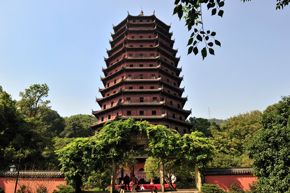 Hangzhou - Six Harmonies pagoda by Viktor Németh