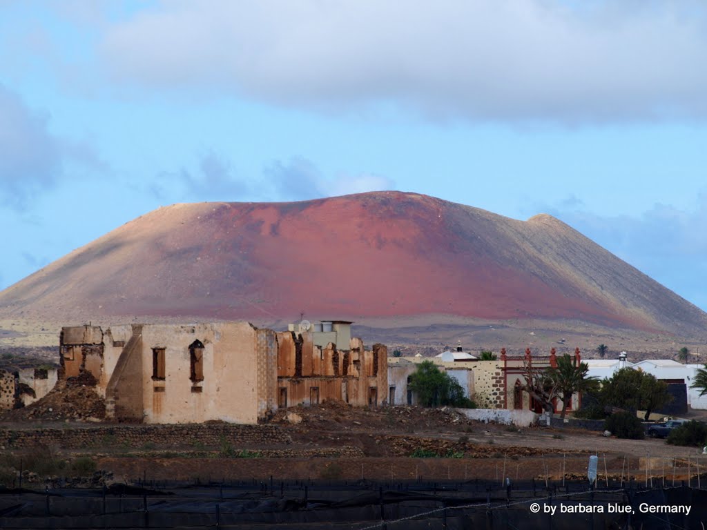 Surreale Landschaft in den Montanas del Fuego. by © barbara blue, Germ…