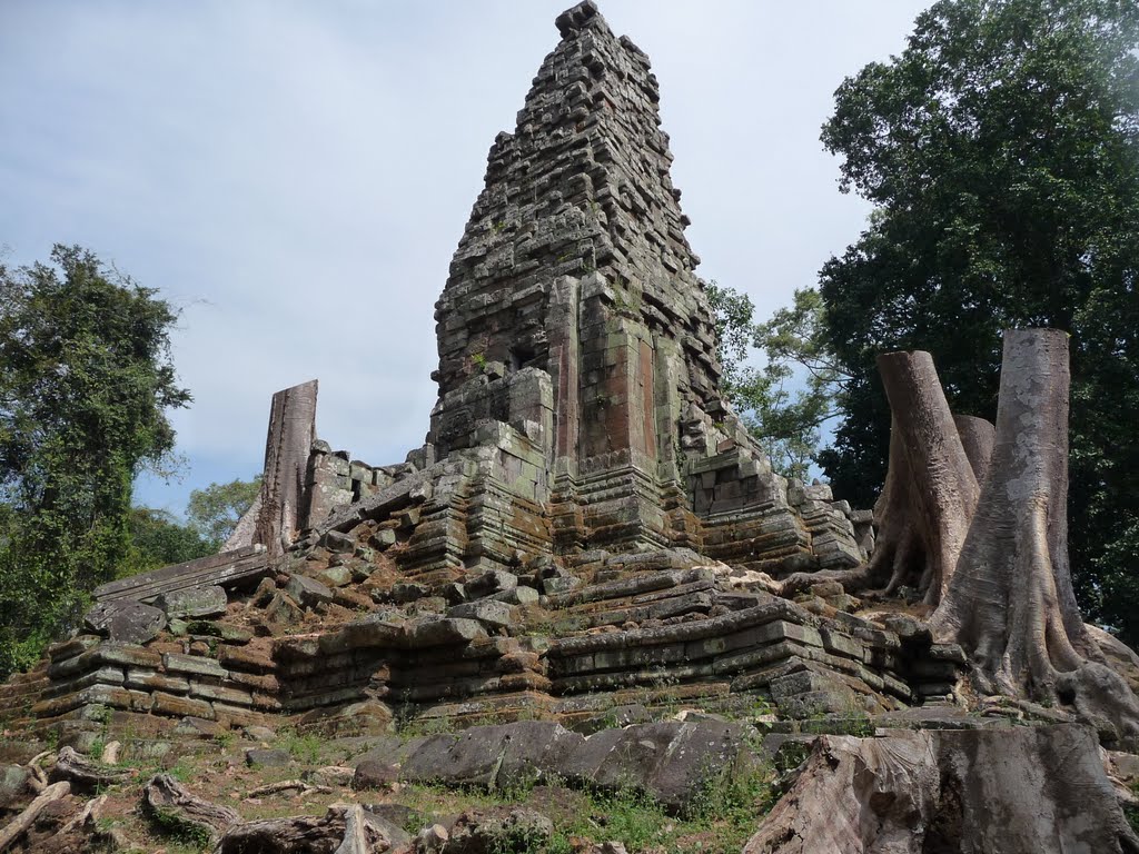 Old Buddist Temple by gmbgreg