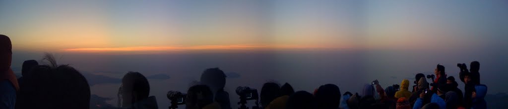 Panoramic View of 2011 first dawn in HK Phoenix Peak by umhktravel