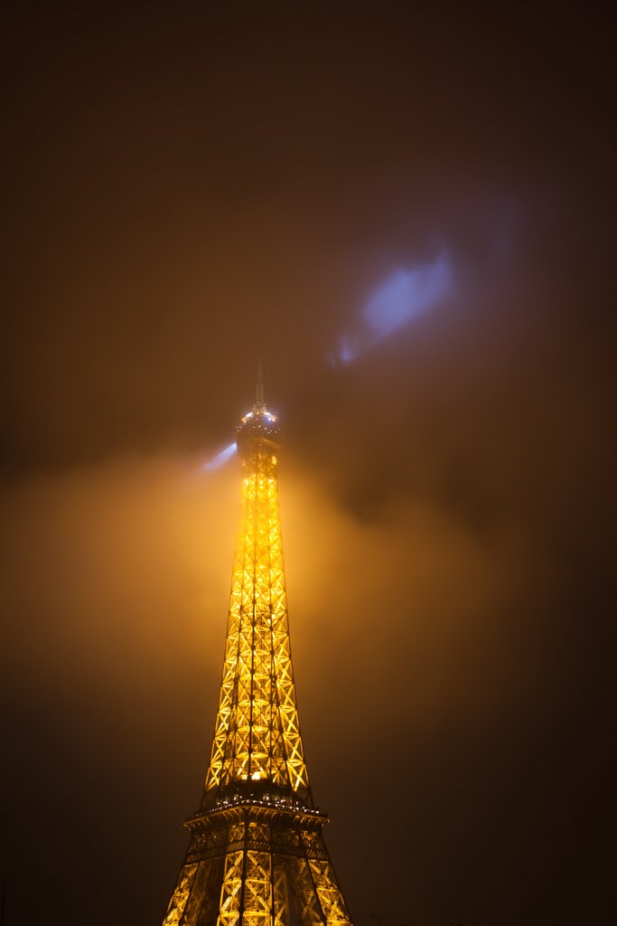 Tour Eiffel tra le nuvole by LuPhotography