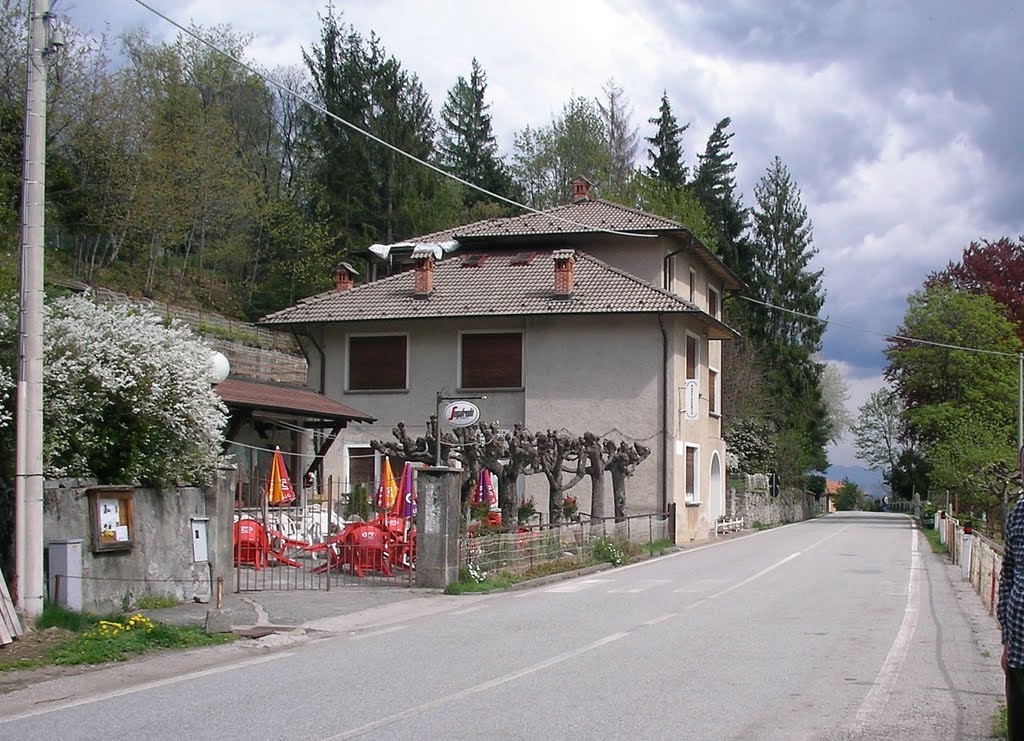 Gasthof geschlossen, leider Mittagsruhe by ReinhardKlenke