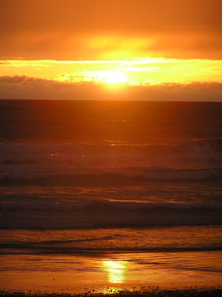 Oregon Beach Sunset by soundwaveimager