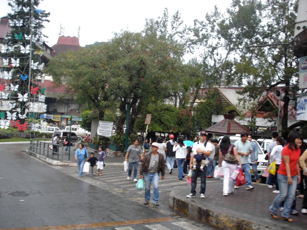 Crowded Baguio Street by vtrekkie