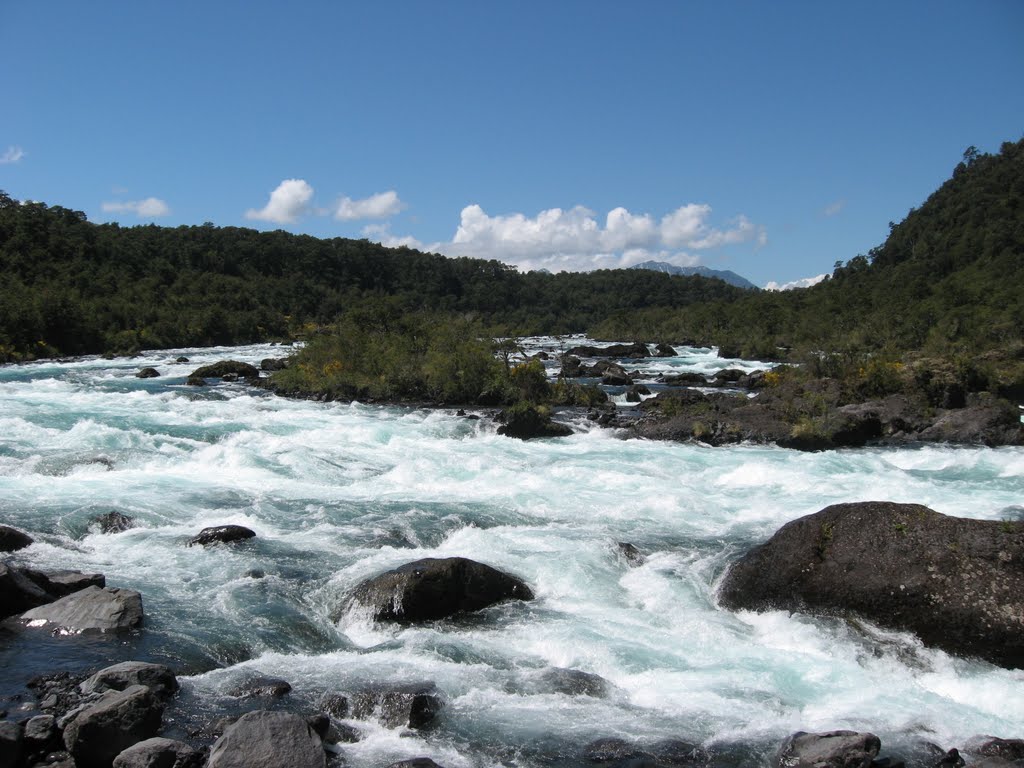 Mas rapidos en el Rio Petrohué 2 by bobpittman_ca