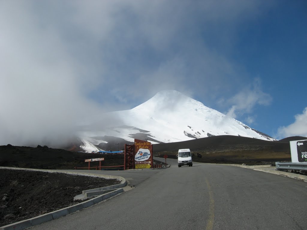 Centro de esquí del Volcán Osorno by bobpittman_ca