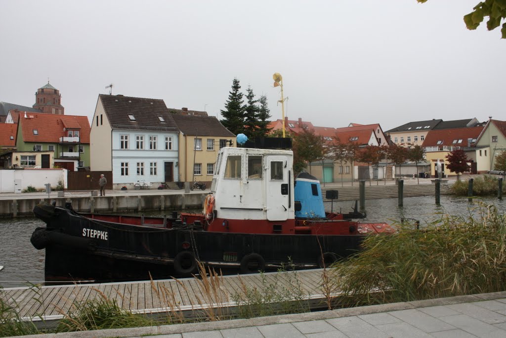 Altes Fischerboot Wolgast by Ralf John