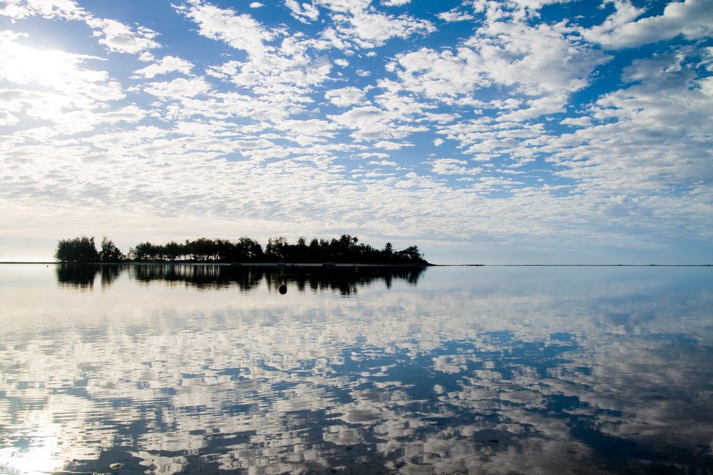 Motu after sunrise at Muri by Rico Eckert