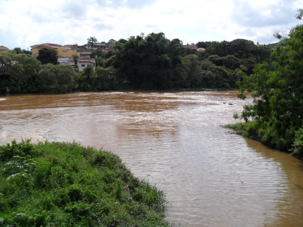 ENCONTRO DAS ÁGUAS DO RIO PARDO COM SEU AFLUÊNTE by jason-sp