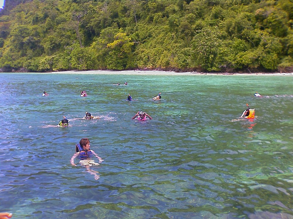 Unnamed Road, Tambon Ao Nang, Amphoe Mueang Krabi, Chang Wat Krabi 81180, Thailand by jakkua