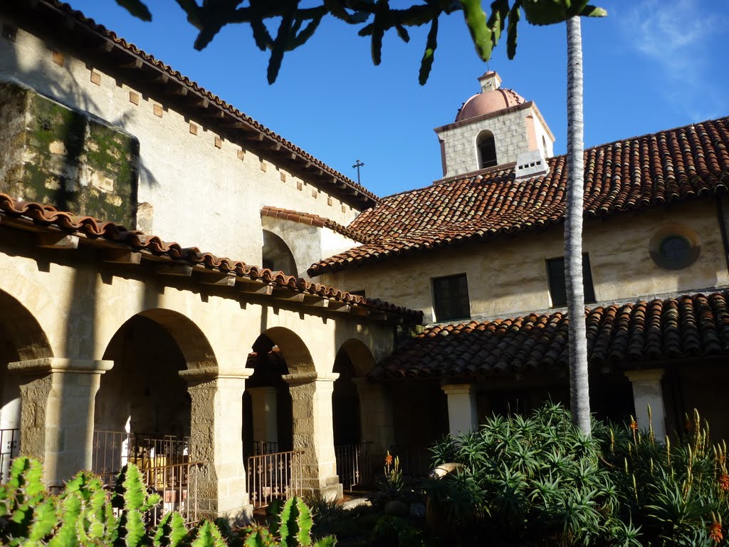 Courtyard by Californio