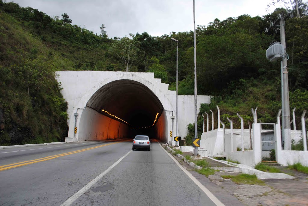 Túnel by Gláucio Almeida