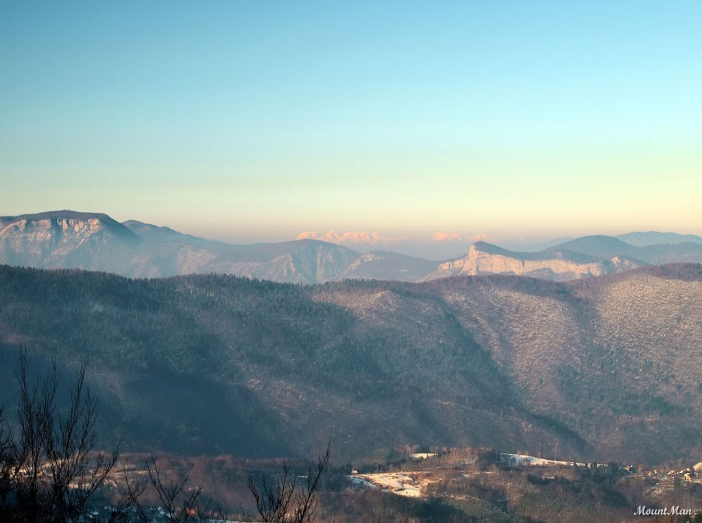 Veliki Vodenjak - pogled s vidikovca s Julijskom alpama u pozadini by MountMan