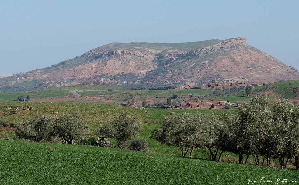 TABYA, ANAZZA, au fond le mont TASGHIMMOUT. by jp hartmann