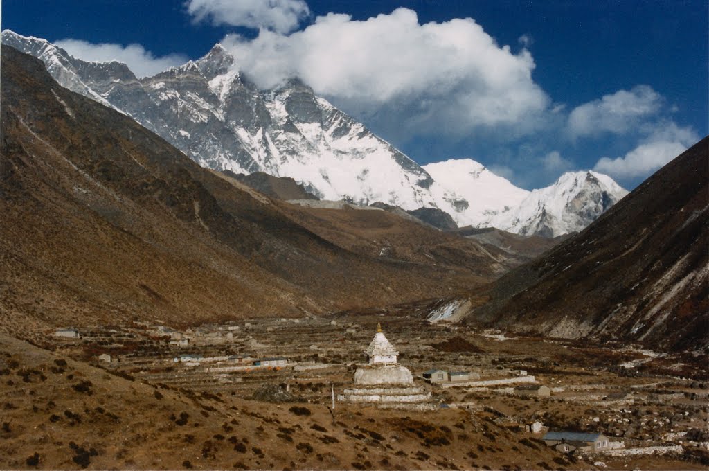 Dingboche (4330m) to Lhotse, Lhotse Shar and Island Peak by snucklepuff