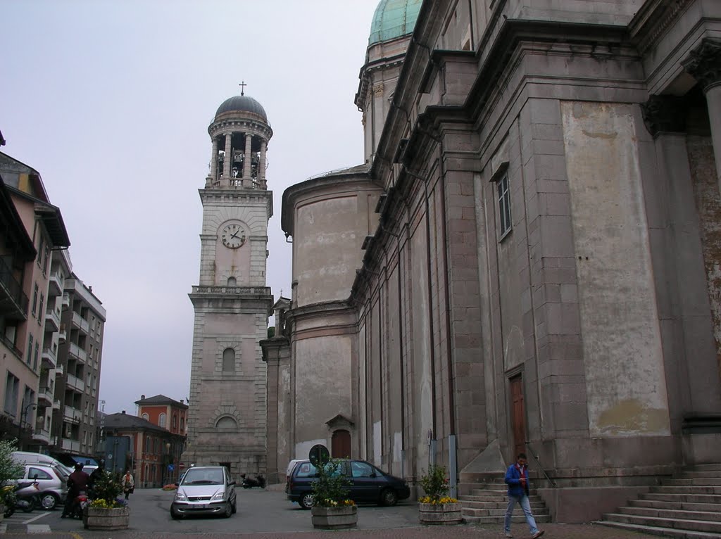 INTRA - Dom-Kirche San Vittore - mit Campanile by ReinhardKlenke