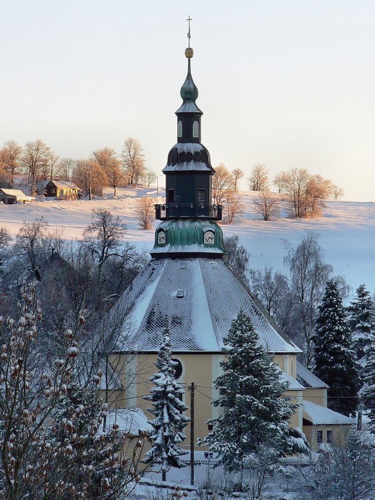 Seiffen - Zoom zum Wahrzeichen der Stadt, die Kirche by Thomas Eichler