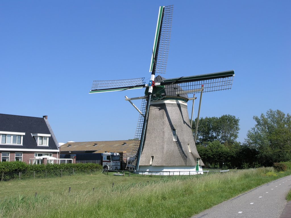 Kerkwerve Nederland - De Zwaan by Frans van Unen