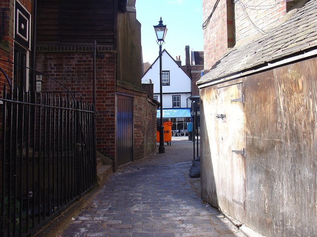 Boot Alley - St Albans 2004 by Paul HART