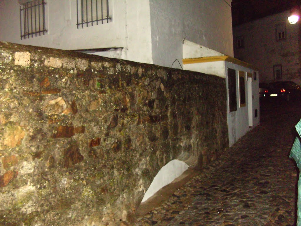 Rua do Cano, Évora, Portugal by Caio Graco Machado