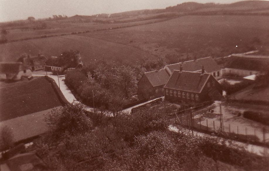 Humble skole ca. 1930 (Jens Nikolaj Cederskjold) by Jens Cederskjold