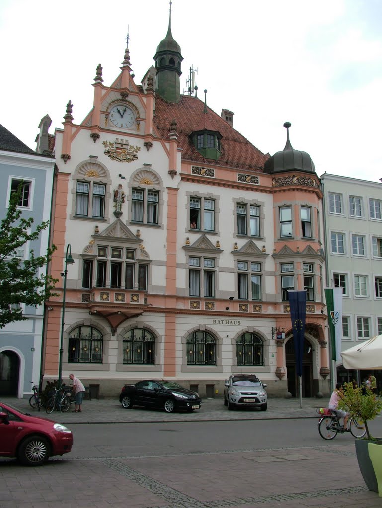 Braunau am Inn, Rathaus 2008 by benkomarton