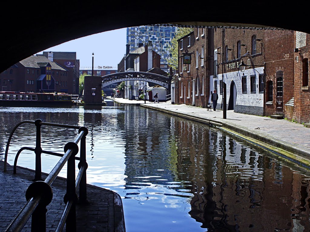 Worcester Bar from under Broad Street Tunnel by j livingstone