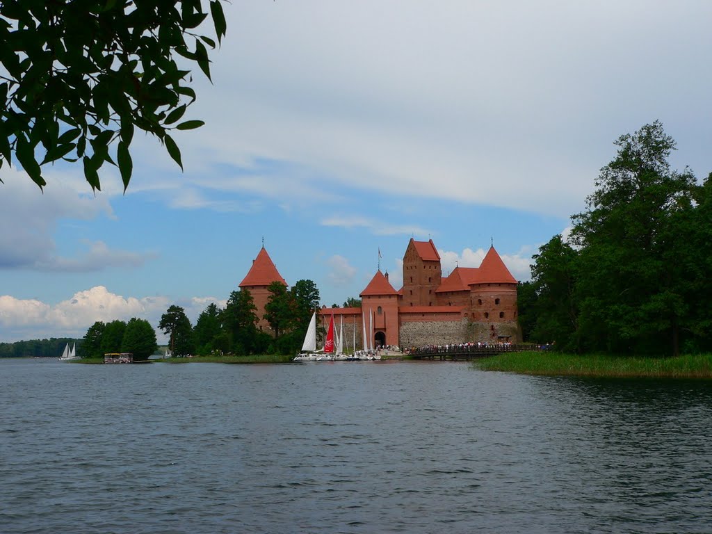 Trakai, Island Palace by Lovaszi Jozsef (Szeg…