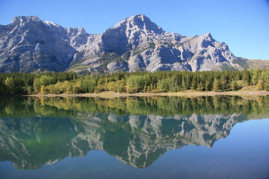 Wedge Pond, Kananaskis by johnsames