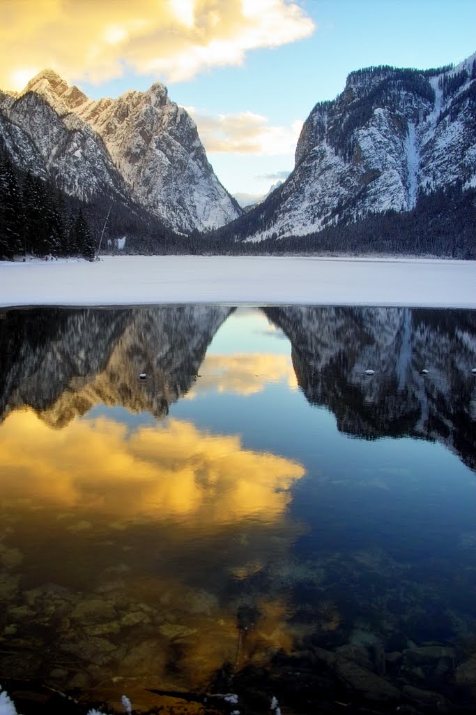 Zimný podvečer na jazere- Winter afternoon on the lake by jarocuoco