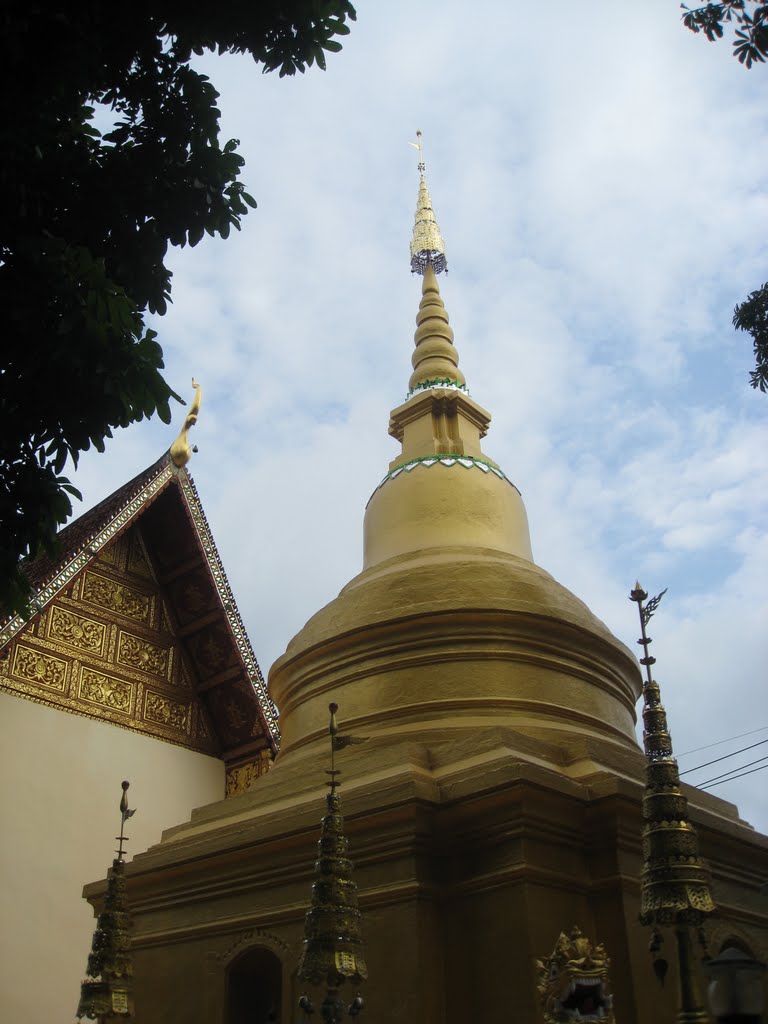 Wat Phra Sing by Uraiwan Kanhariang (…