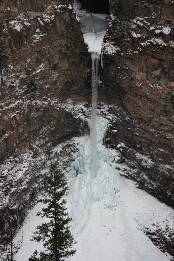 Spahats Falls in Winter by donphoto08