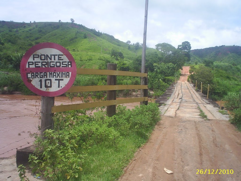 Ponte do rio caratinga by pivottoand