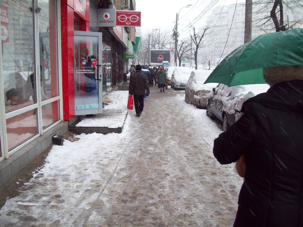 Snow in pantelimon january 2011 by Squinky Aventurierul…