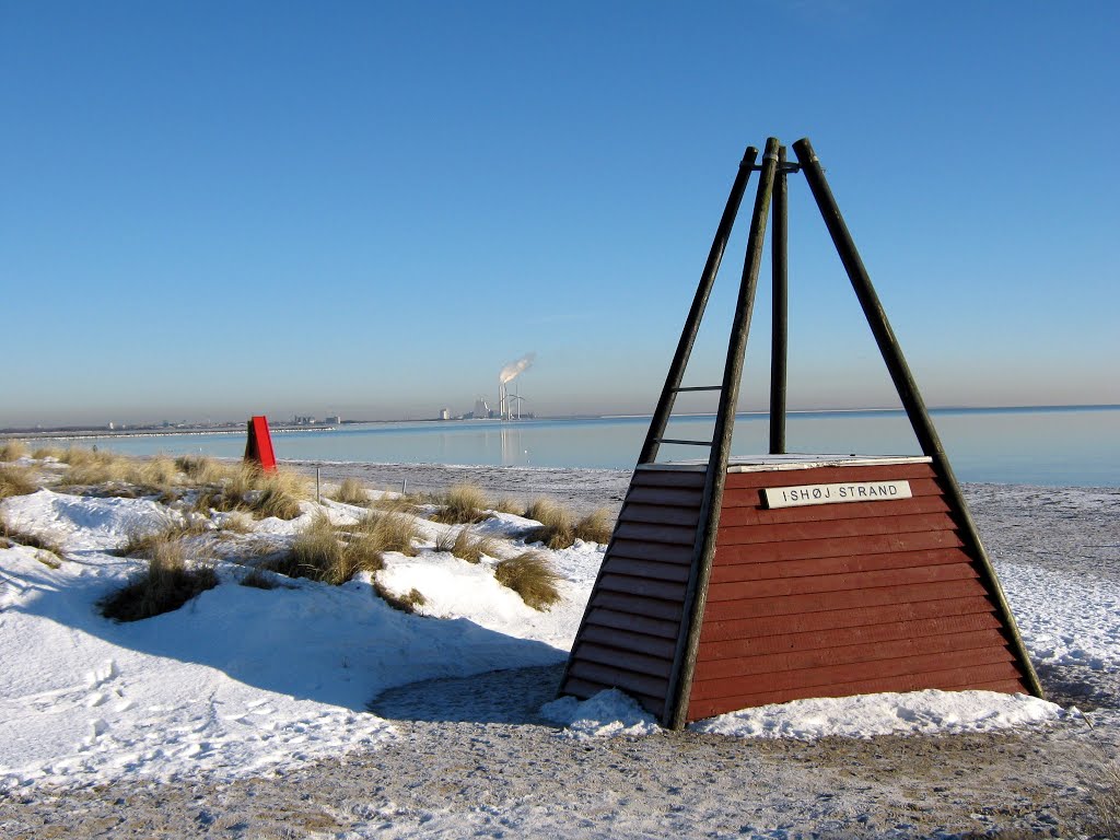 Livreddertårn, Ishøj Strand, Køge Bugt Strandpark, vinter 2011 by Palle Blak Pedersen