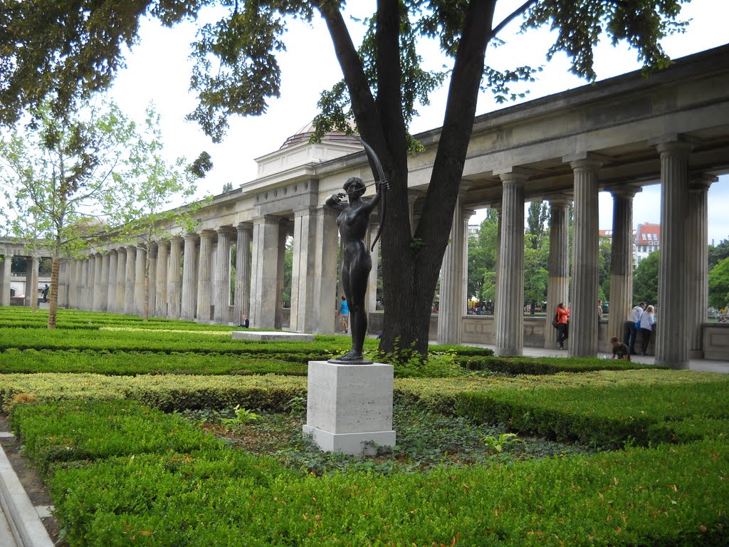 Gartenanlage vor der Alten Nationalgalerie by Burkhard Grafenstein