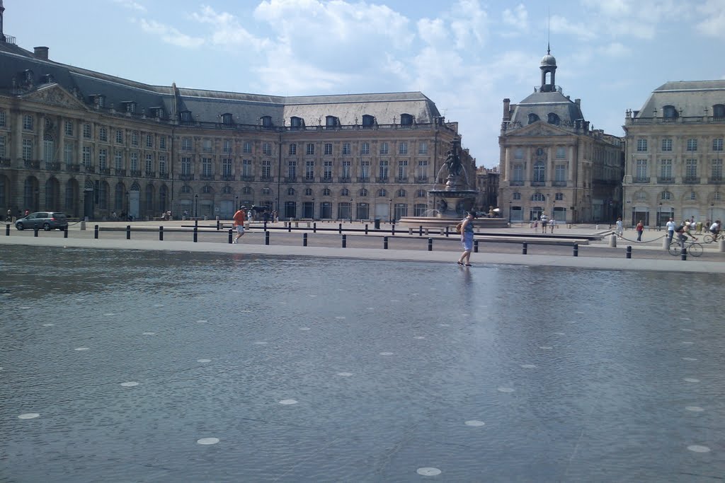 Miroirs d'eau à Bordeaux by Christophe Grangean