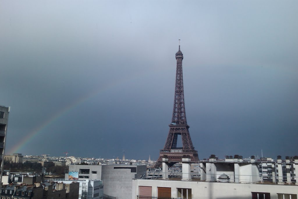 Arc en ciel à Paris by Christophe Grangean