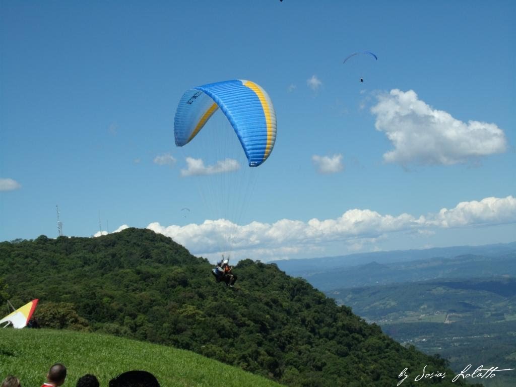 Paraglider sporting -by JLTTO by Josias Lolatto