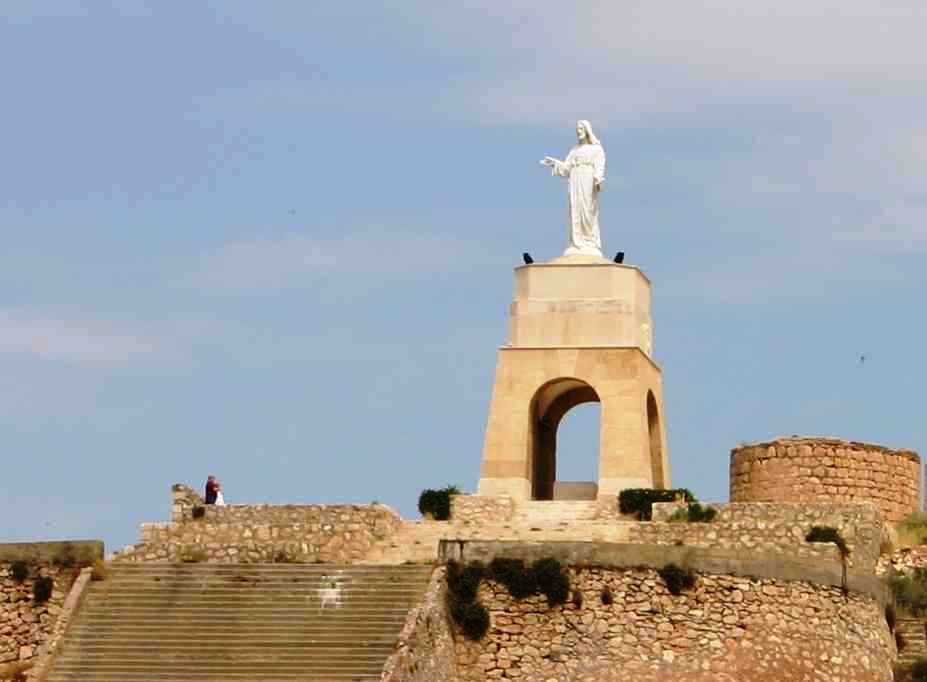 Monumento al Corazón de Jesús en el Cerro de San Cristobal by A Salvador