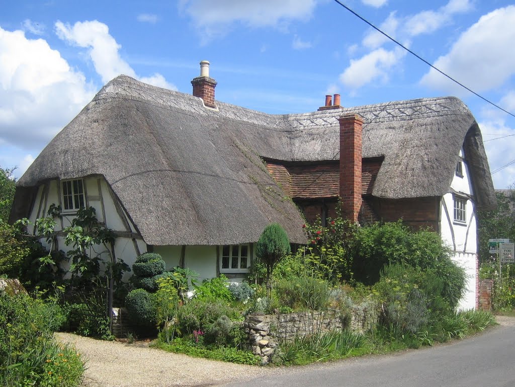 14th century cruck cottage in Long Wittenham, Oxfordshire by Roger Sweet