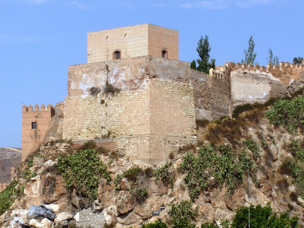 Torreón de levante de la Alcazaba by A Salvador