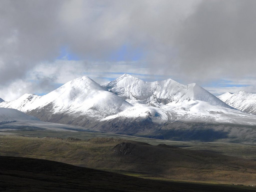 Near Tingri by hans2000