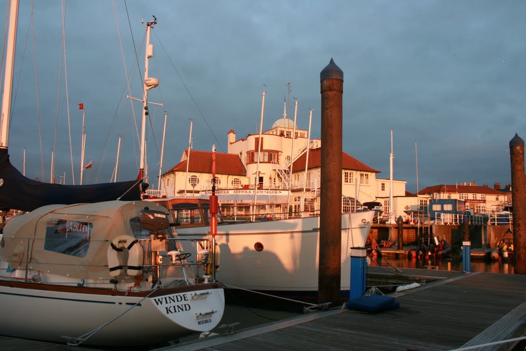 Royal Norfolk and Sufolk Yacht Club by GunnyHighway