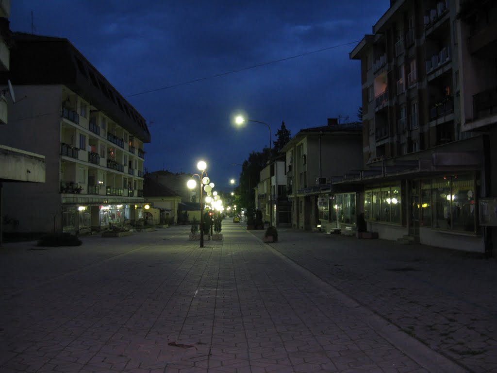 Aleksandrovac by night - Aleksandrovac noću by NeverorNextTime