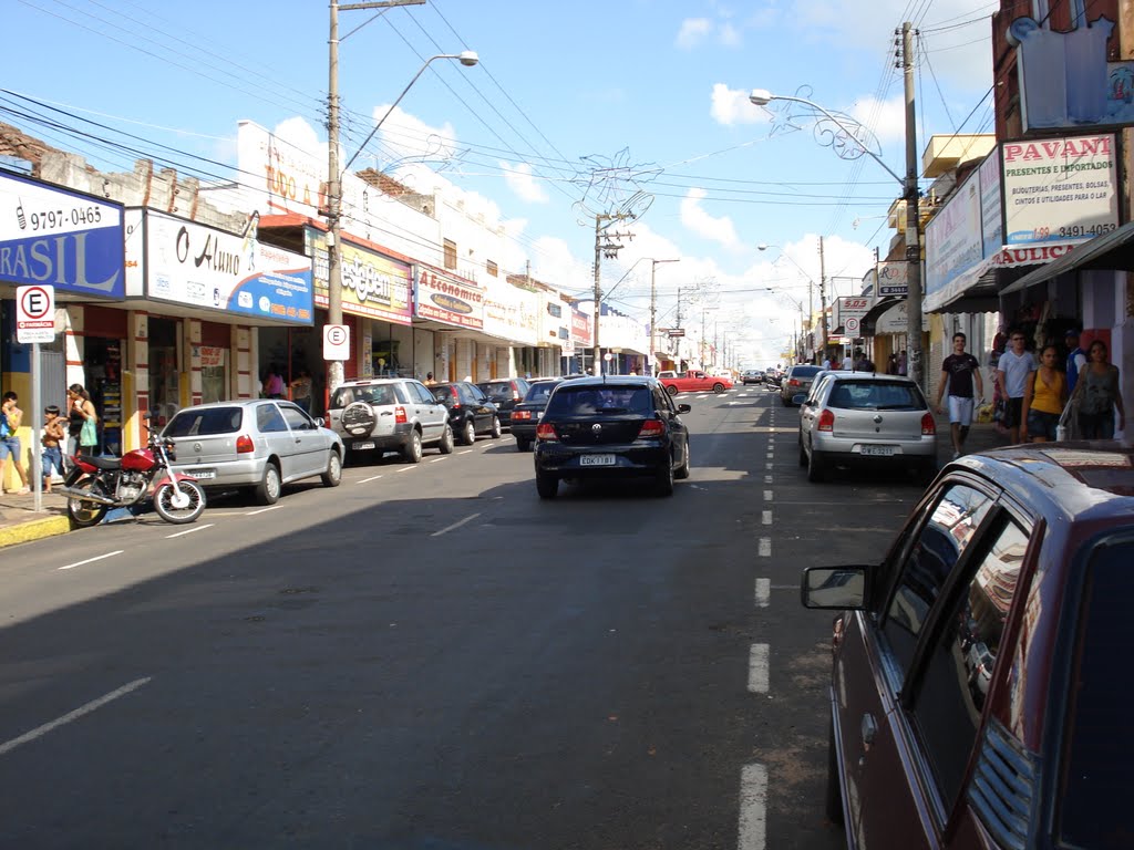 Tupã - SP ( Avenida Aimorés ) by Edson Reis