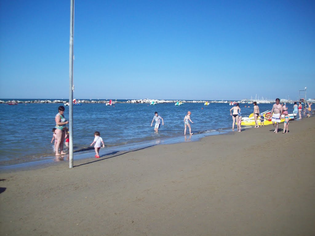 Bagnasciuga spiaggia "Les Bains 89" by angelo molari