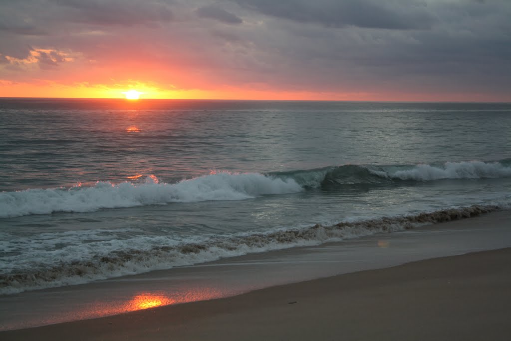 South Beach, Vero Beach sunrise 12/30/10 by Trevor H.