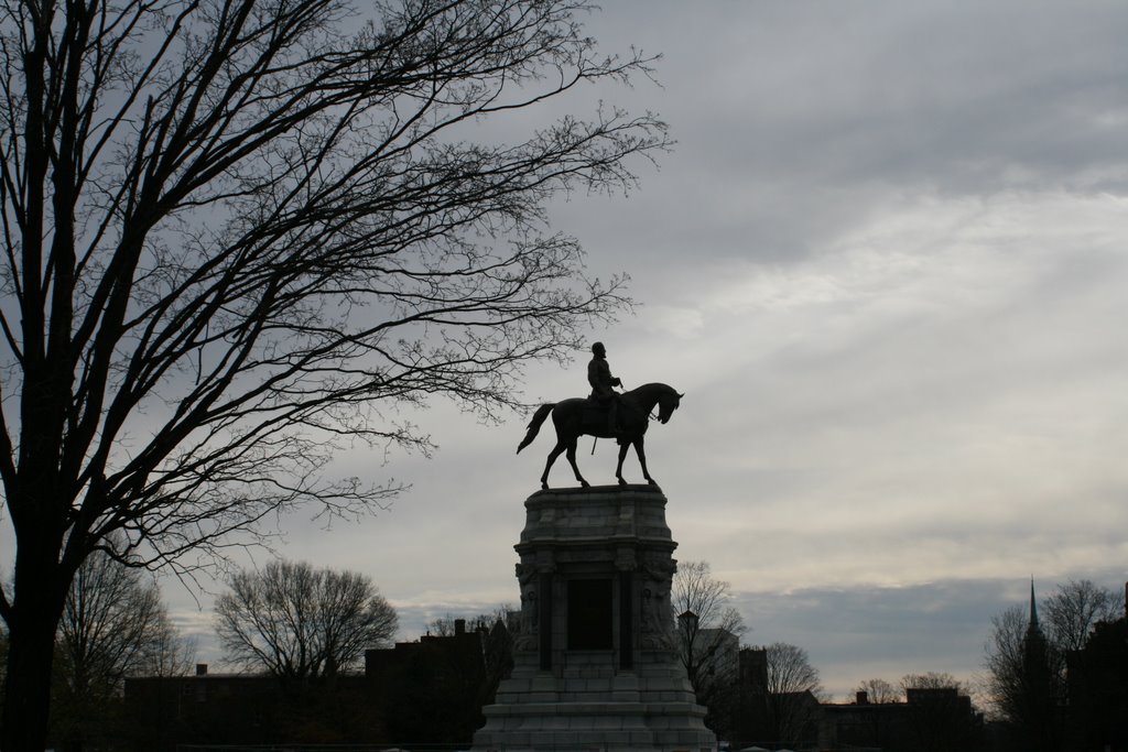 Robert E. Lee Monument - Monument Ave. by Heath Cash